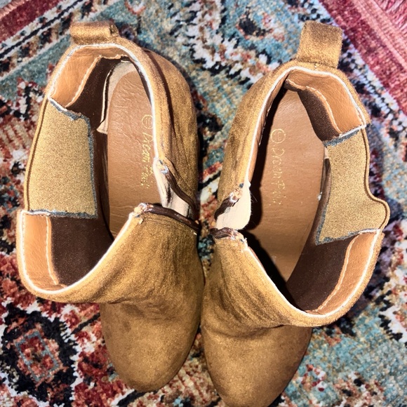 Dream Pairs Heeled Platform Meadow Boot - Picture 6 of 7